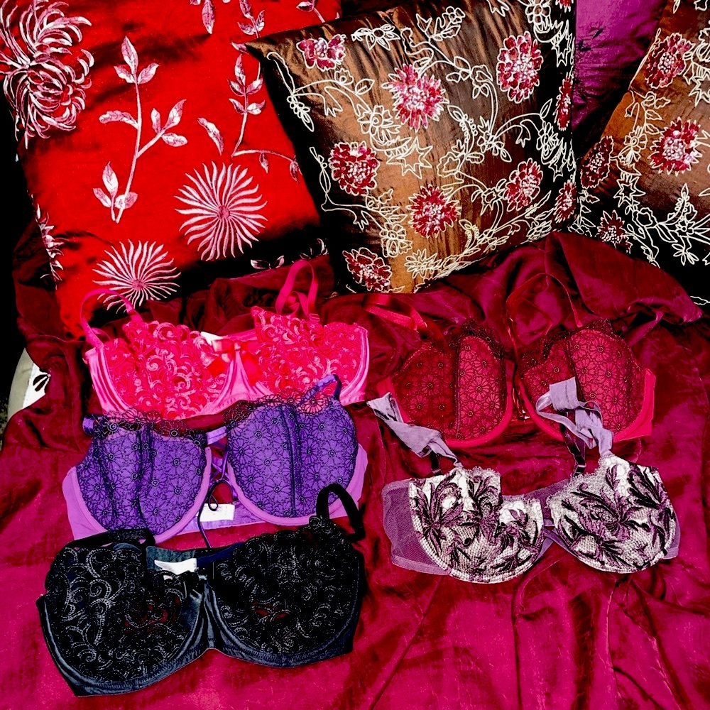 Vintage Victoria’s Secret 36D push-up without padding 5 bras, pantie,  gbelt